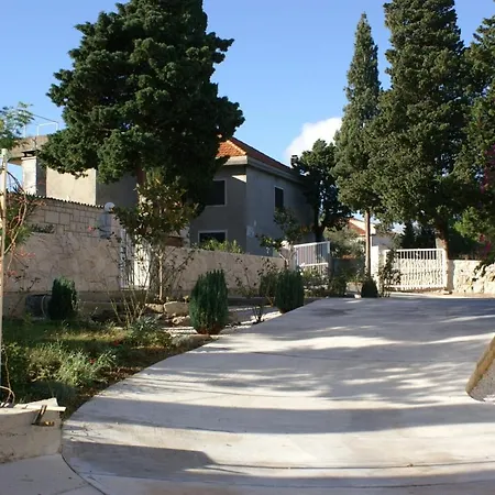 And With Parking Space Sumartin, Brac - 757 בית הארחה 3*