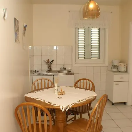 בית הארחה And With Parking Space Sumartin, Brac - 757